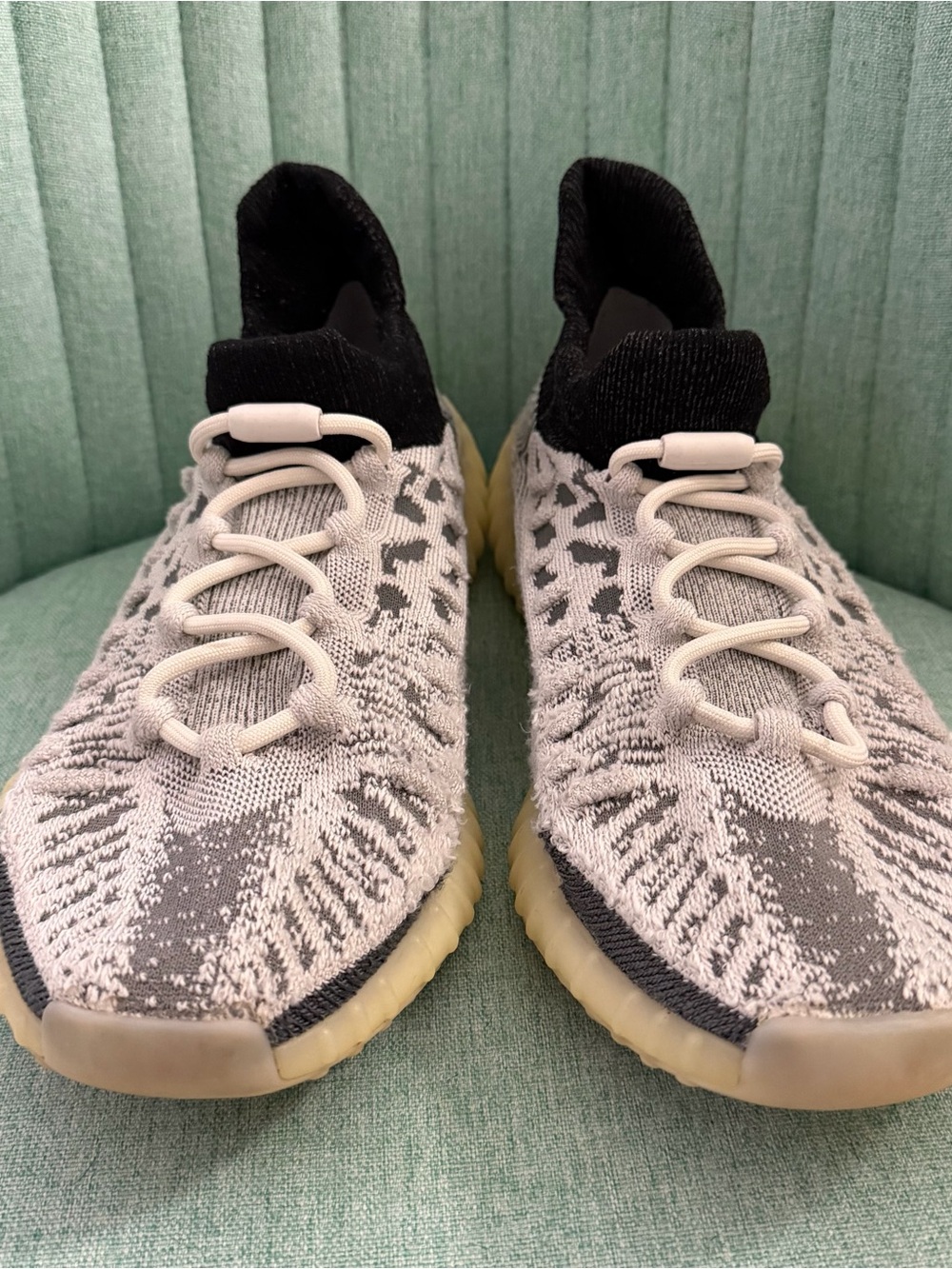Yeezy 350 v2 cmpct